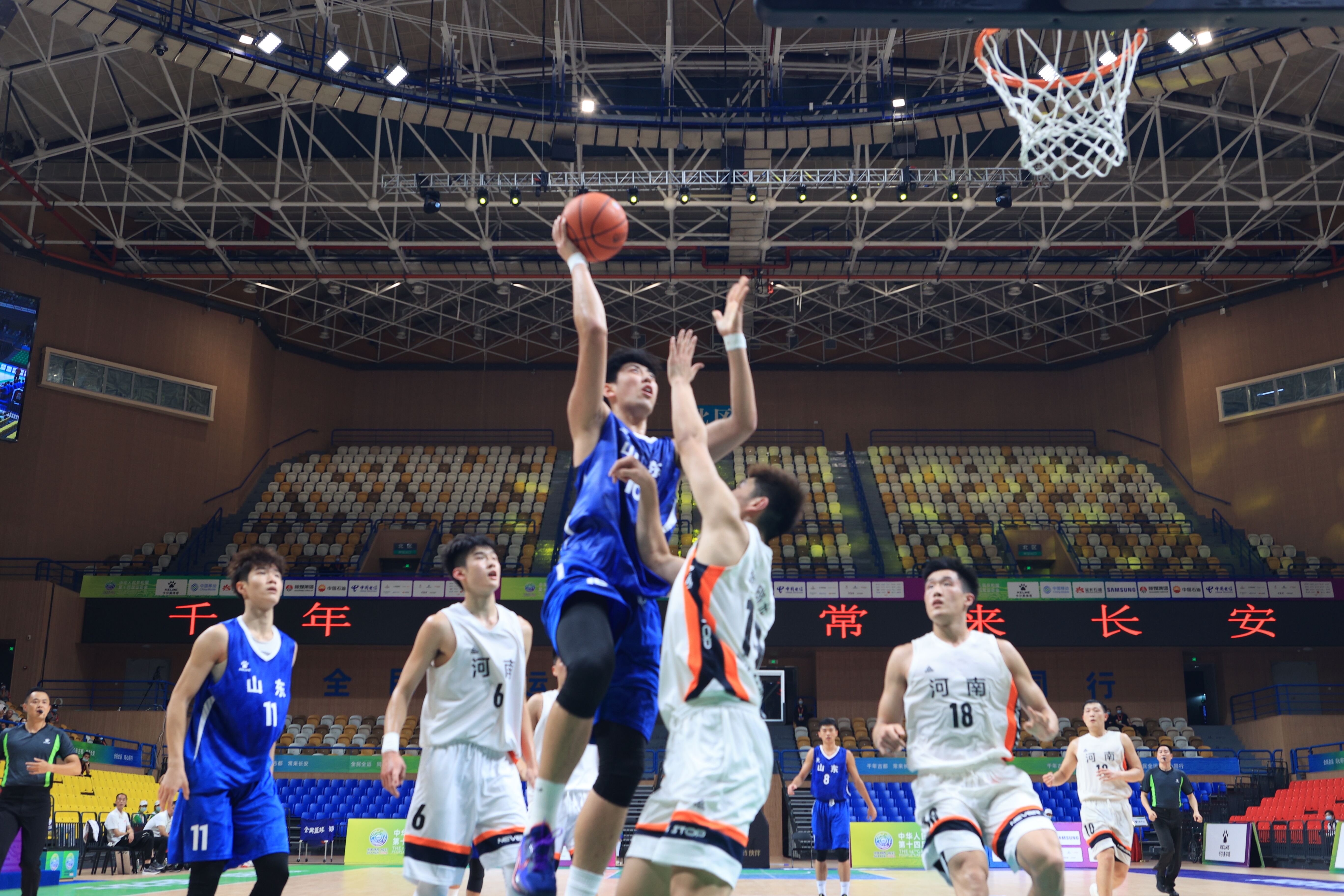 应高强度的 应高强度的